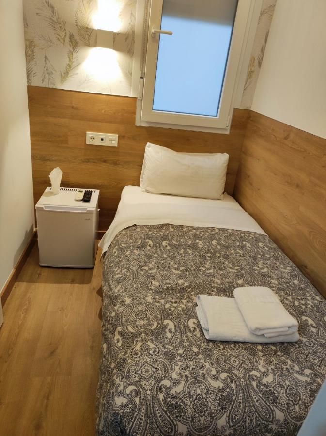 Hostal Esparteros Madrid Dış mekan fotoğraf